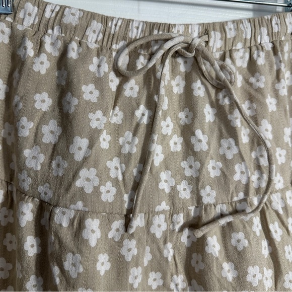 Sabo skirt, size unknown. Tiered, tan/white floral, mini, lined, spring, summer - Picture 7 of 8